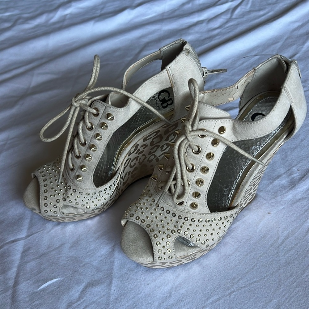 GB Gianni Bini Studs Animal Print Platform shoes size 6 EUC